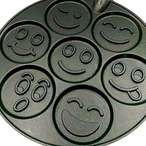 🫐HP! Nordic Ware Smiley Pancake Pan. Fun for Weekends!